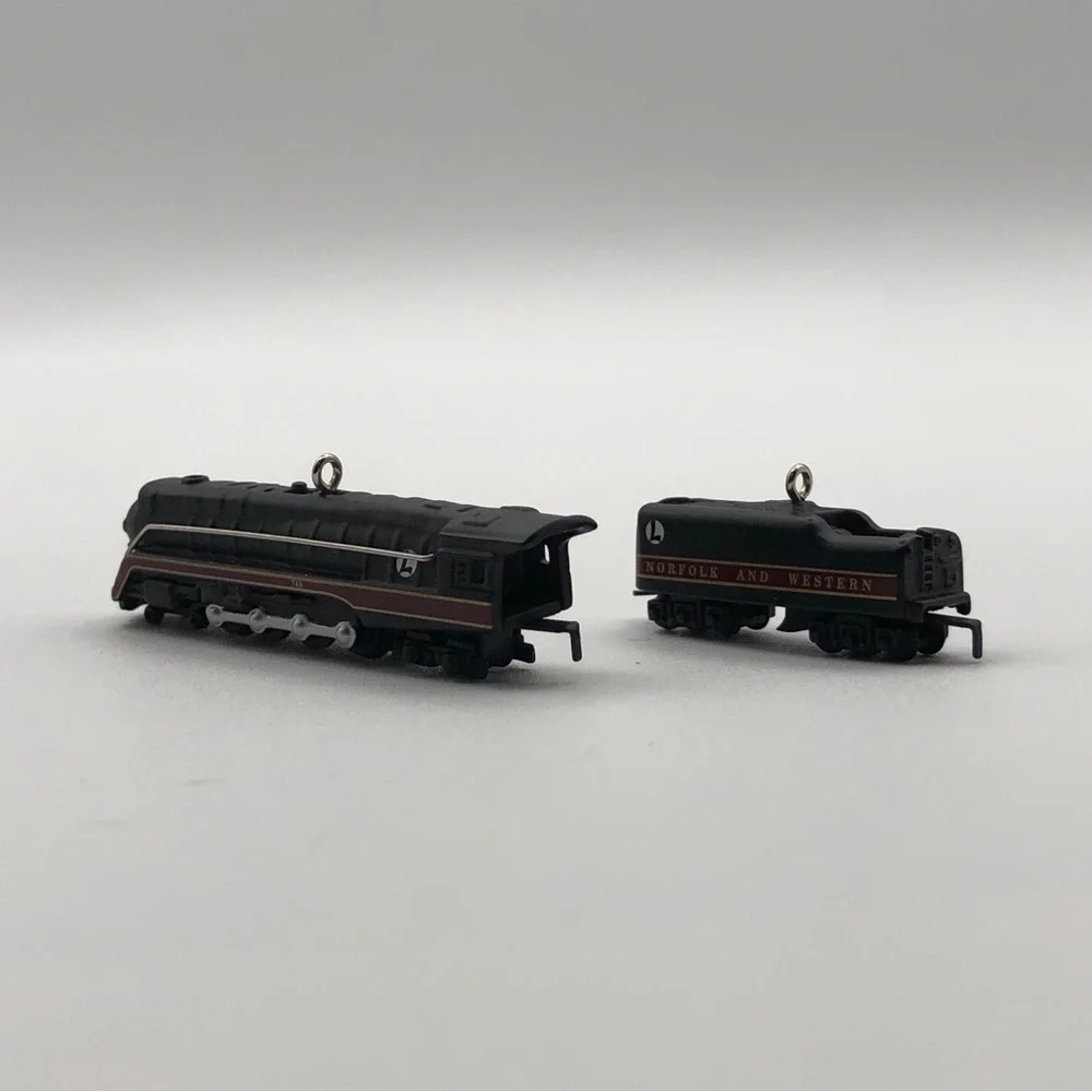 Hallmark Keepsake Ornament 1999 Locomotive & Tender Lionel 746 Norfolk & Western